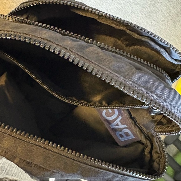 BAGGU Black Fannypack Bag with Dual Zip Pockets - Picture 11 of 14